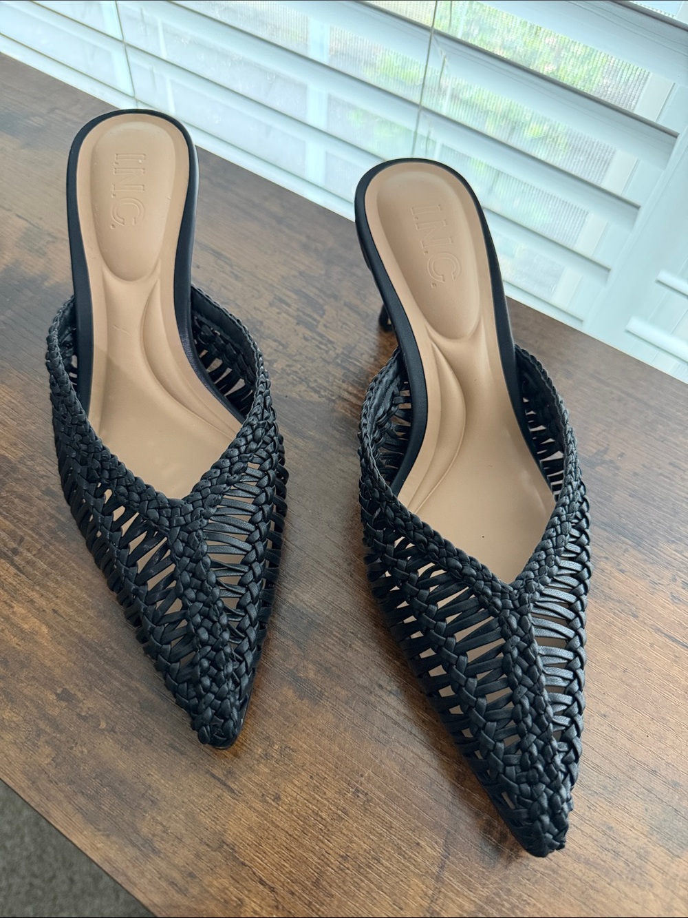 Woven Pointed-Toe Mule - Black